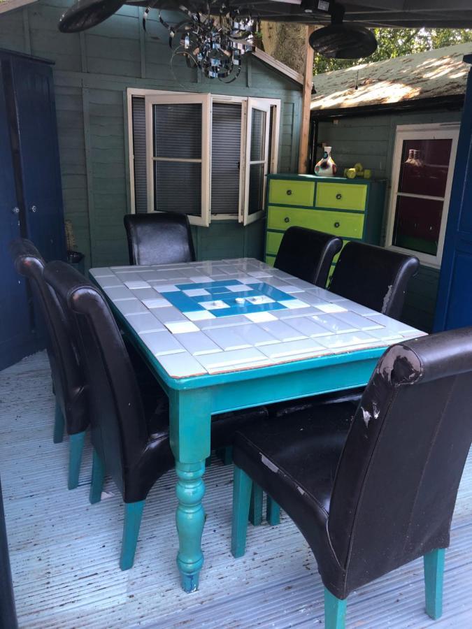 Hazelwick Guest House Hookwood ภายนอก รูปภาพ