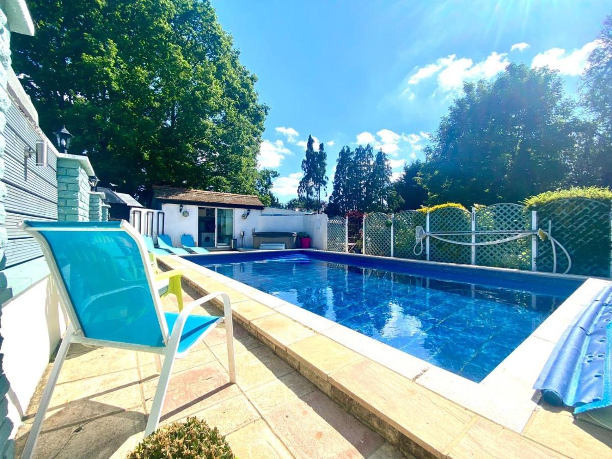 Hazelwick Guest House Hookwood ภายนอก รูปภาพ