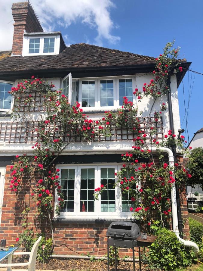 Hazelwick Guest House Hookwood ภายนอก รูปภาพ